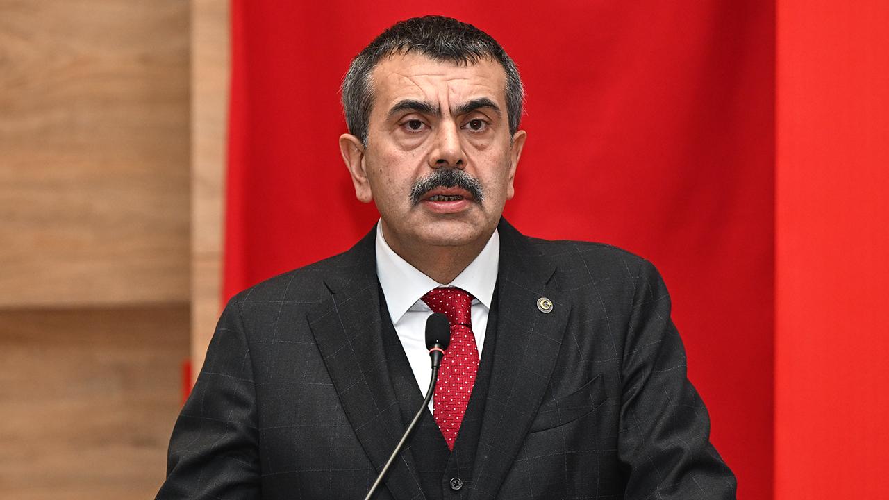 Yusuf Tekin istifa