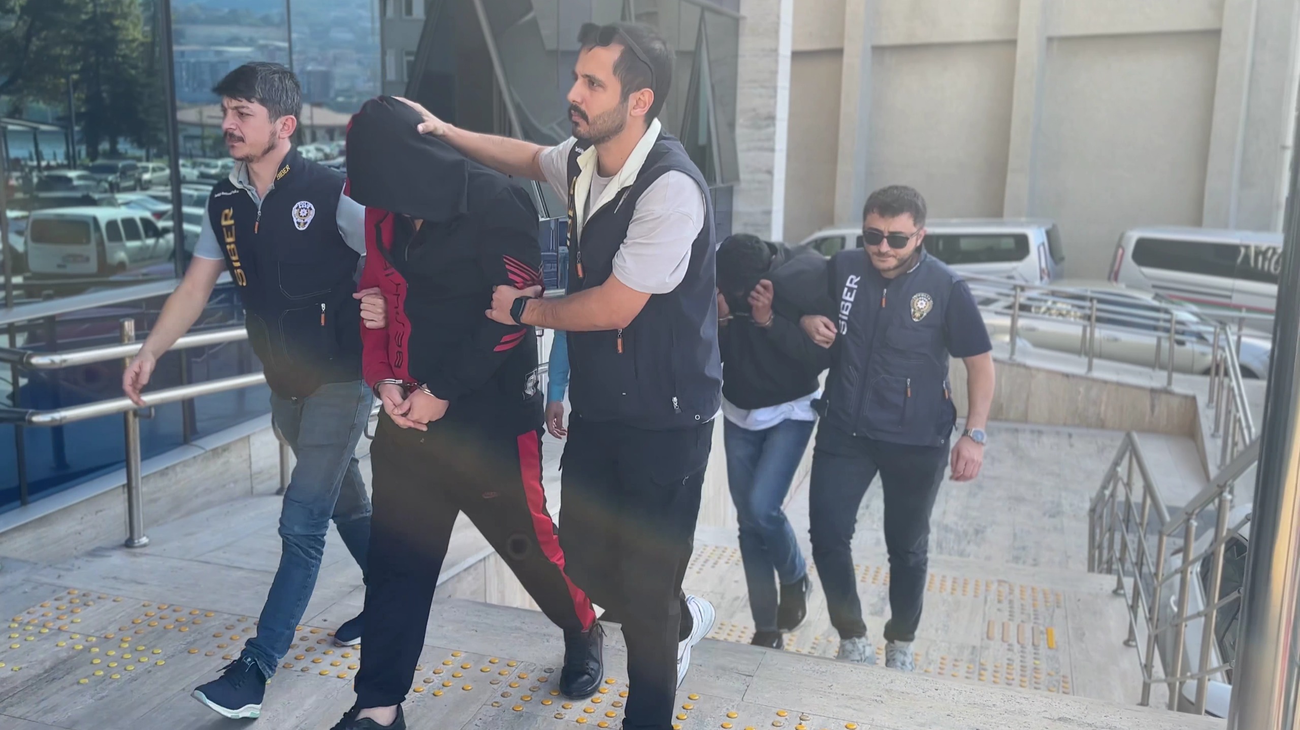 Zonguldak’ta Kripto Varlık Yatırımı Dolandırıcılarına Operasyon! Siber Suçlarla Mücadele Şube