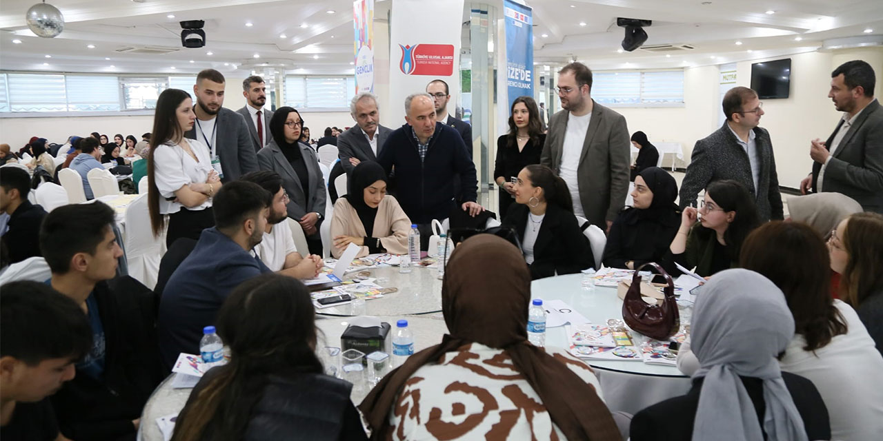 Rize’de Yapılan Çalıştayda Gençler Sürdürülebilir Gelecek İçin Fikirlerini Tartıştı Çalıştaya