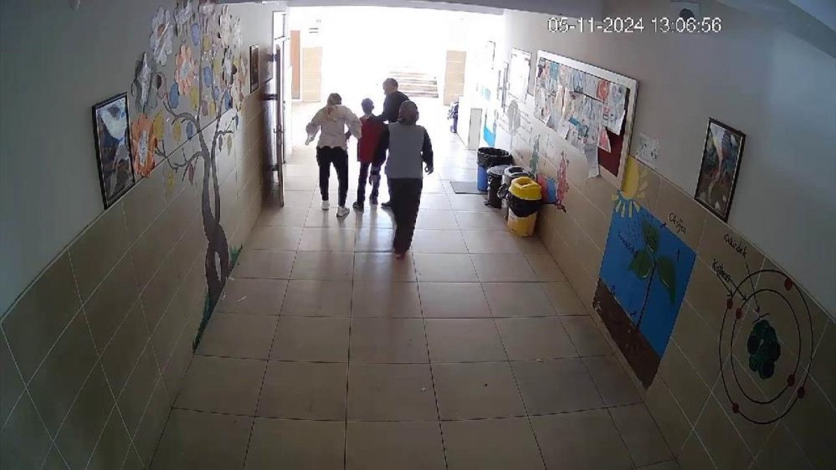 1730909139 938 Elazigda Nefes Borusuna Kagit Parcasi Kacan Ogrenci Heimlich Manevrasiyla Kurtarildi
