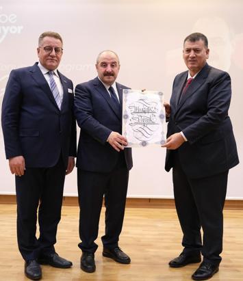 Girişimci Olun, Denemekten Korkmayın: Mustafa Varank'ın Önerisi Mustafa Varank: Girişimci olun, denemekten korkmayın