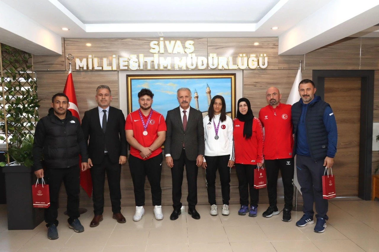 1731247481 Basarili Sporculari Tebrik Etti Sivastan Kutlayan Haber.webp