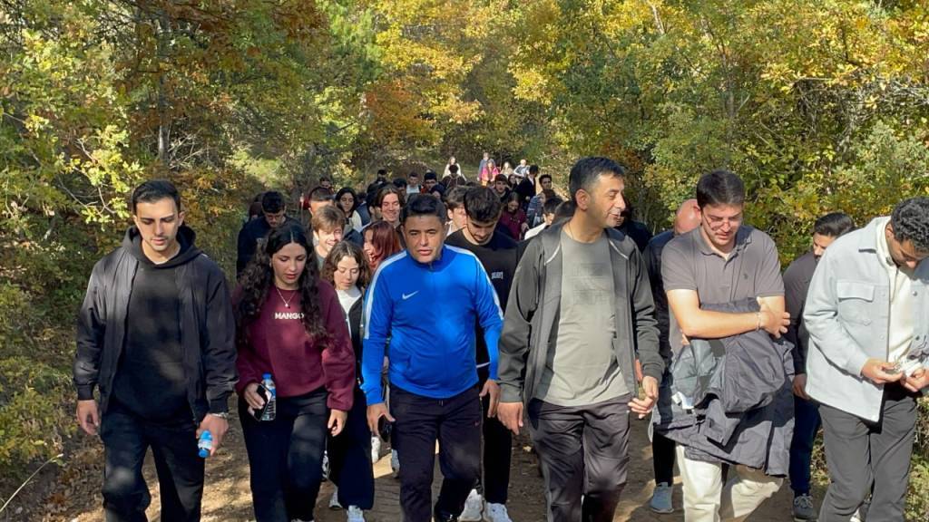 Ulaştırma ve Altyapı Bakan Yardımcısı Sakarya’da Gençlerle Buluştu ve Ayva