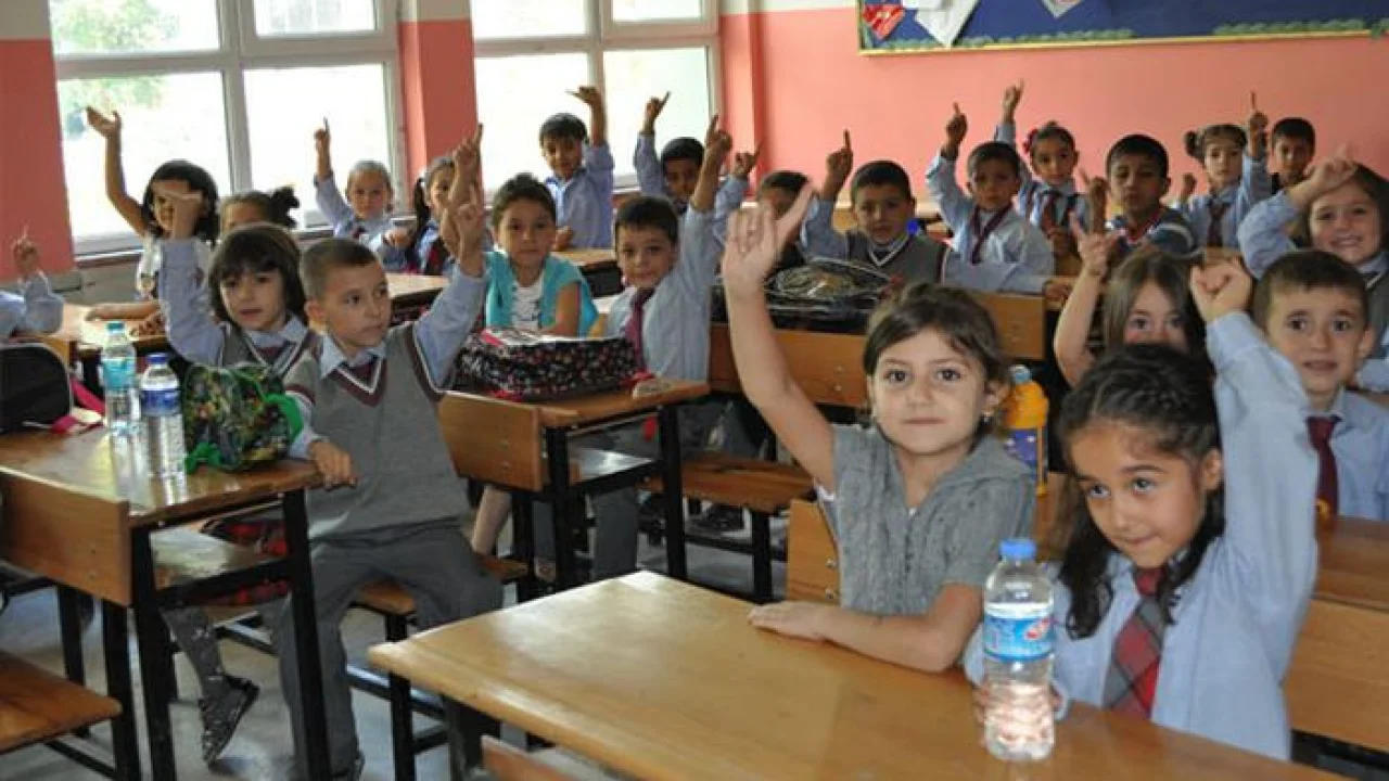 Türkiye Genelindeki Okullar 11 Kasım Pazartesi Günü Tatil mi? İşte