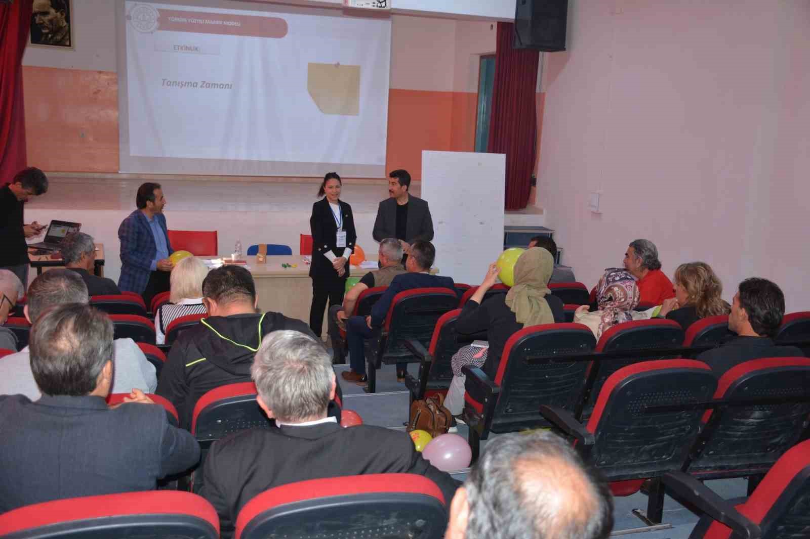 1731484958 Koycegiz Okul Mudurlerine Ogretim Liderligi Semineri duzenlendi