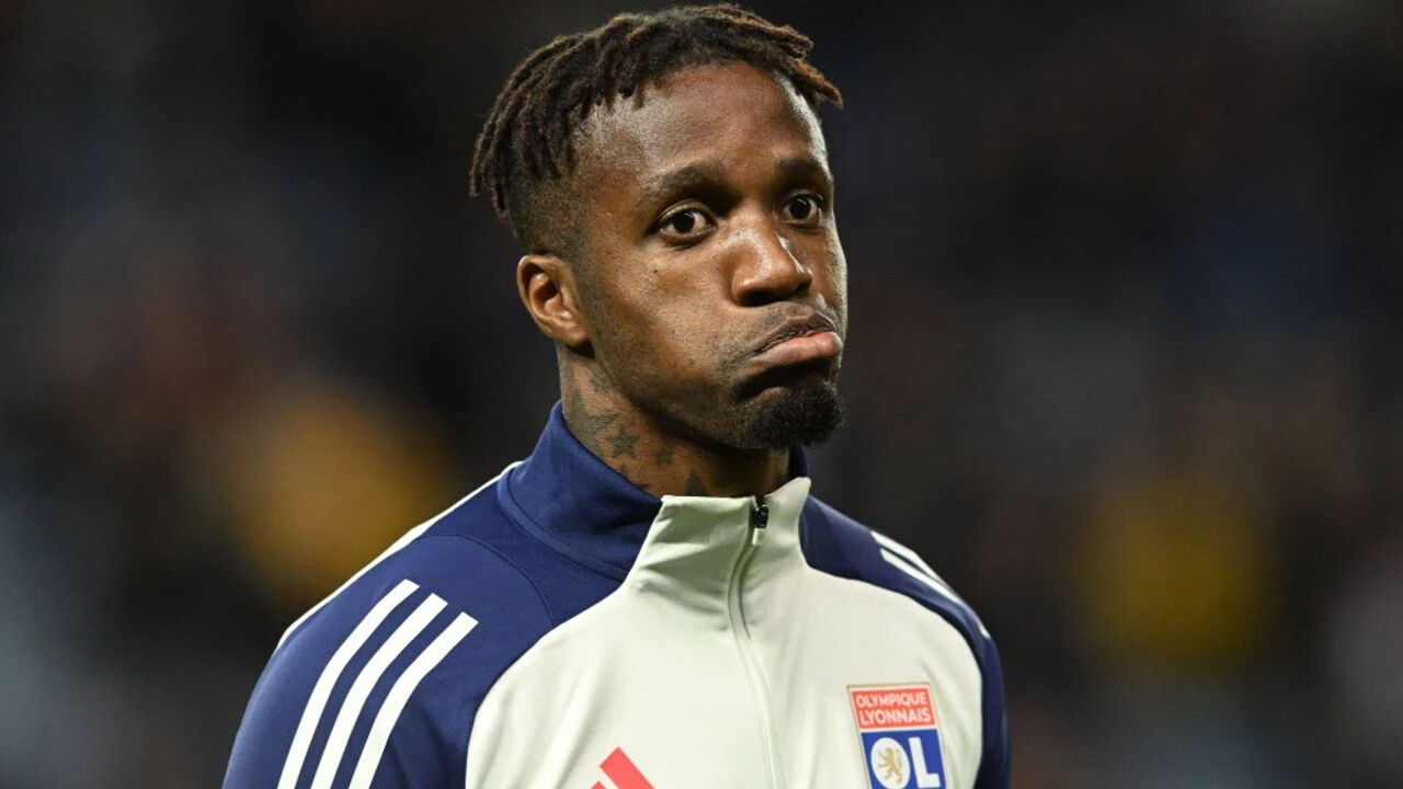 Lyon Ligden Düştü Mü? Fransa Futbol Federasyonu Transfer Yasağı Getirdi! Lyon küme düştü mü? Fransa Futbol Federasyonu transfer yasağı getirdi!