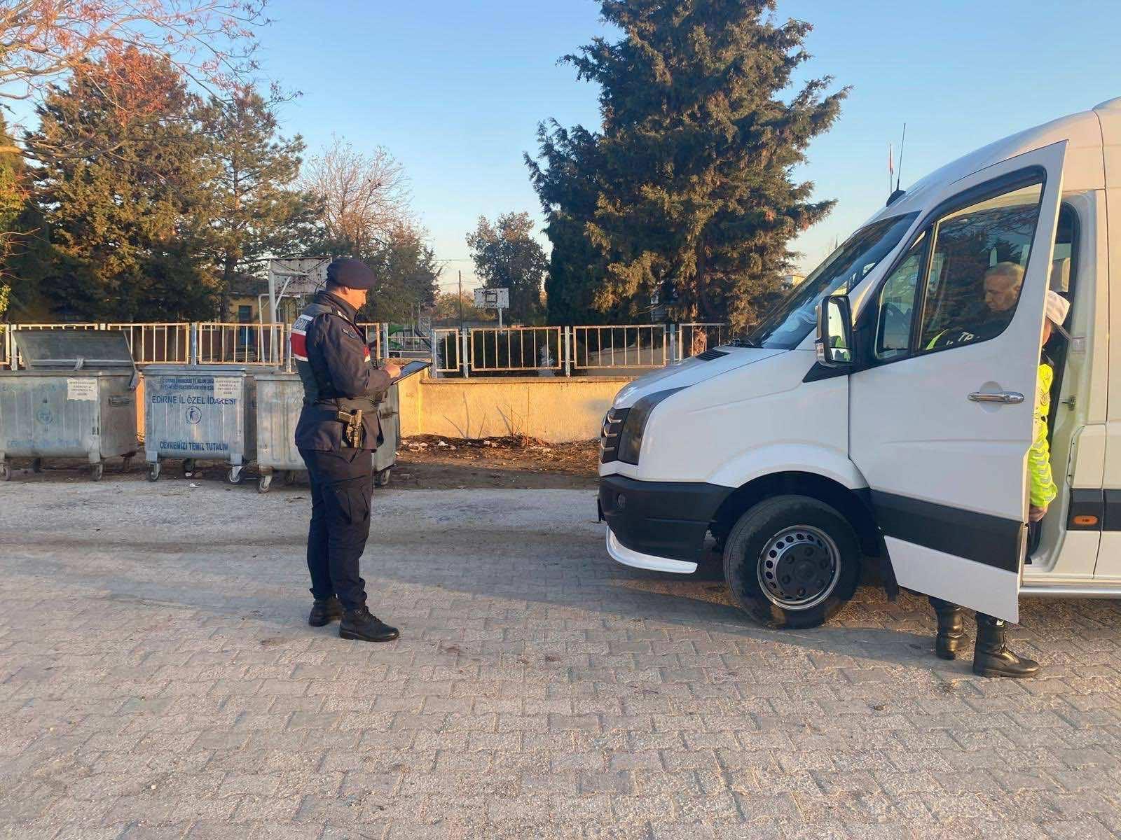 1732021479 Edirnede 46 Ogrenci Servisi Denetlendi 2 Surucuye Ceza Uygulandi