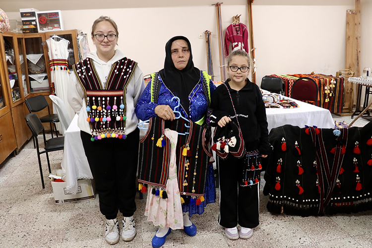 1732100625 313 Trabzonlu Kadinlar Okul Binasinda Hem Uretiyor Hem de Sosyallesiyor