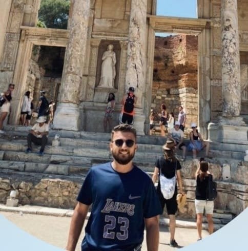 Pervani’de otomobil şarampole devrildi: Öğretmen öldü