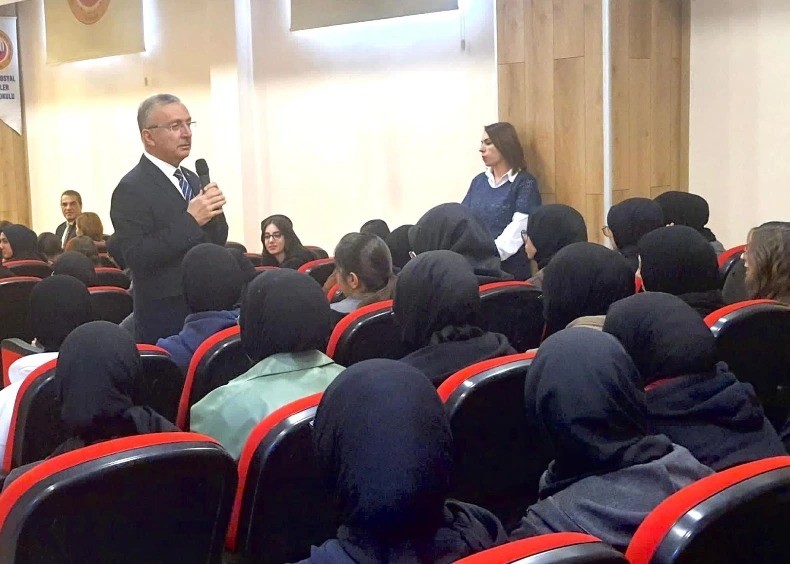 Erzincan Binali Yıldırım Üniversitesi Rektörü Öğretmen ve Öğrencilerle BuluştuHaberin BaşlıklarıErzincan