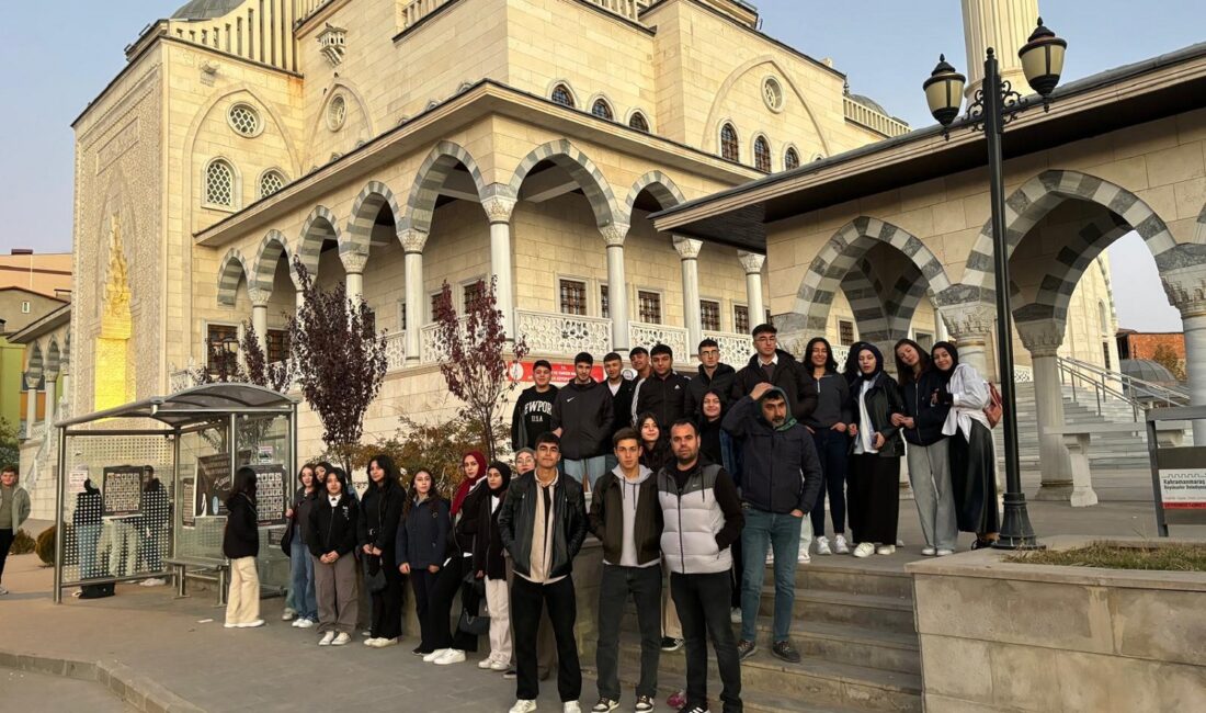 Afşin Anadolu Lisesi, öğrencileri için düzenlediği üniversite Tanıtım ve Sosyal