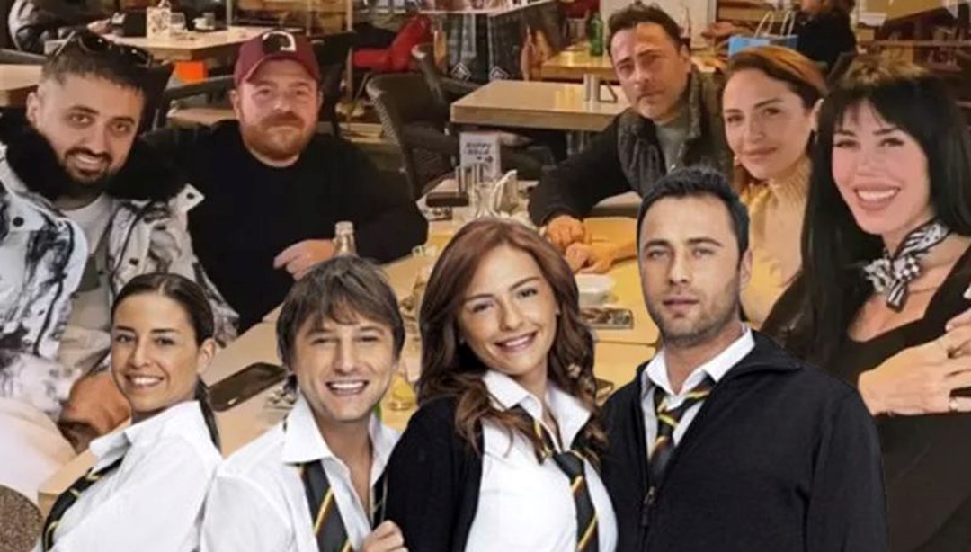 Arka Sıradakiler Oyuncuları Yıllar Sonra Bir Araya Geldi Sinem Uslu,