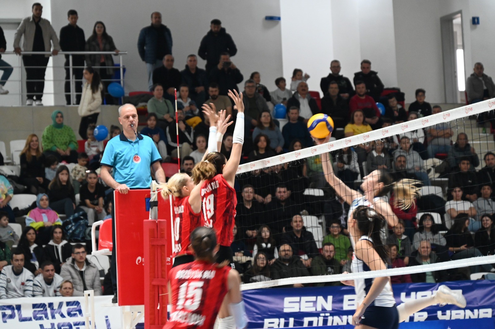 Bozuyuk Belediyesi Egitim ve Spor Kulubu Kadin Voleybol Takimi Zorlu