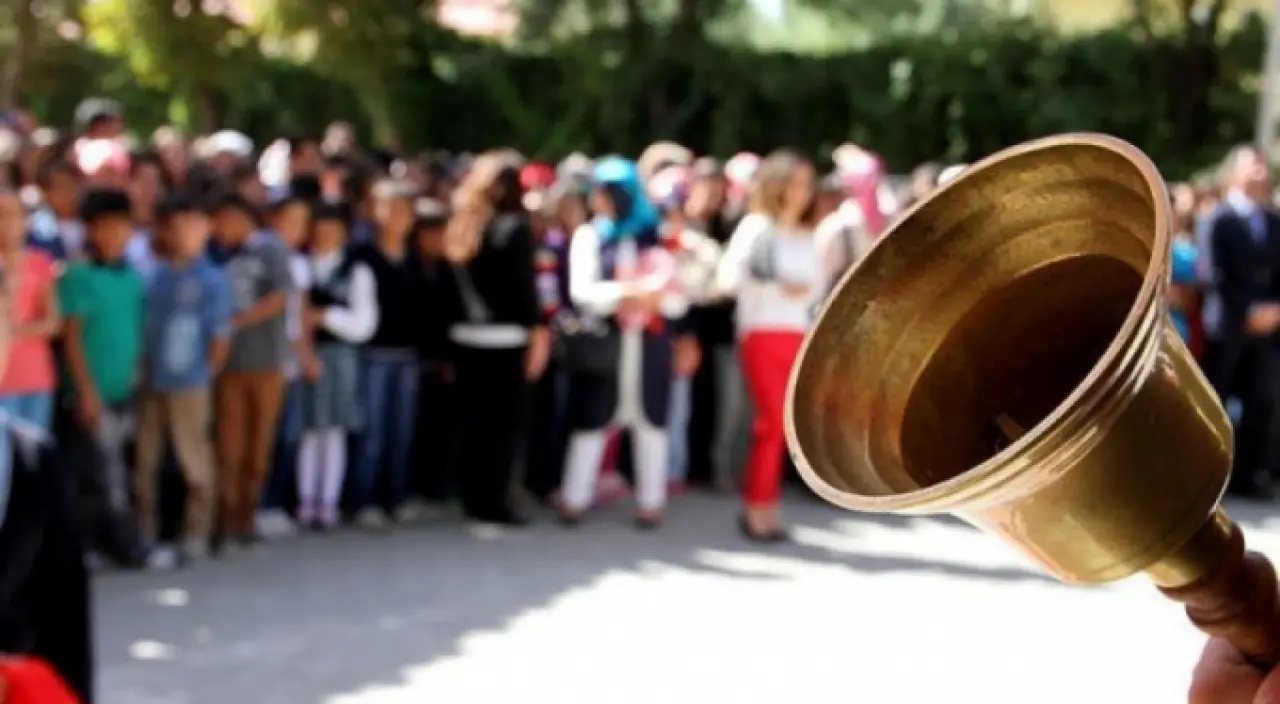 Bugun Okul Var Mi 11 Kasim 2024 Pazartesi Okullar Tatil