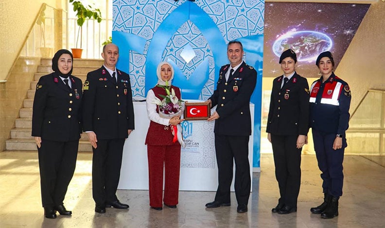 Jandarma Personeli Şehit Kızını Okulda Ziyaret Etti Bursa İl Jandarma