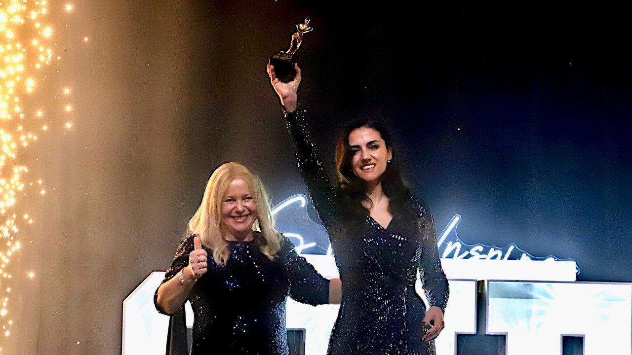 Ebedi Egitim Yoluyla Kazanilan Onur Dilek Livaneliye Birlesik KralliktaSuccessListener Odulu