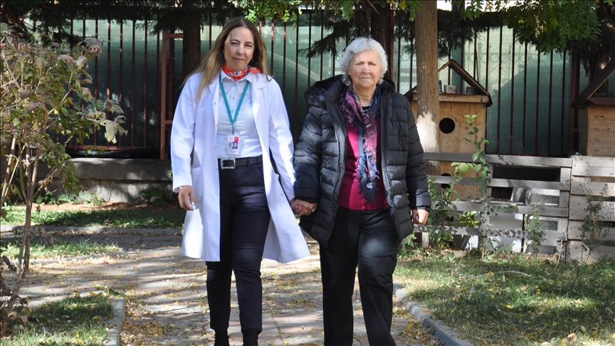 Kadınlar Kanserle Mücadelede İyileşti: Ebe ve Annesi Erken Teşhisle KurtulduHaberin