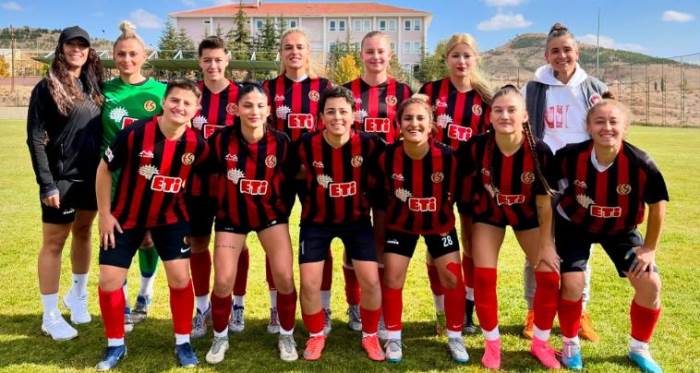   Eskişehirspor Kadın Futbol Takımı, Zorlu Karşılaşma İçin Hazırlanıyor