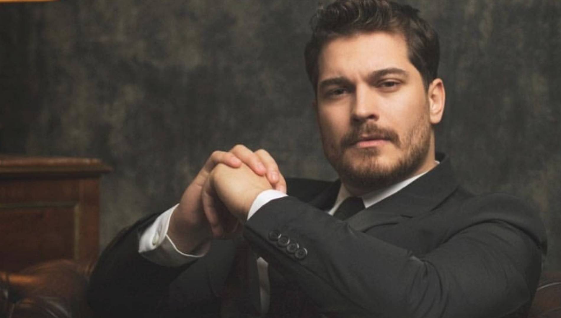 Eşref Dizisi: Çağatay Ulusoy’un Yeni Projesi Eşref dizisi, Kanal D’nin