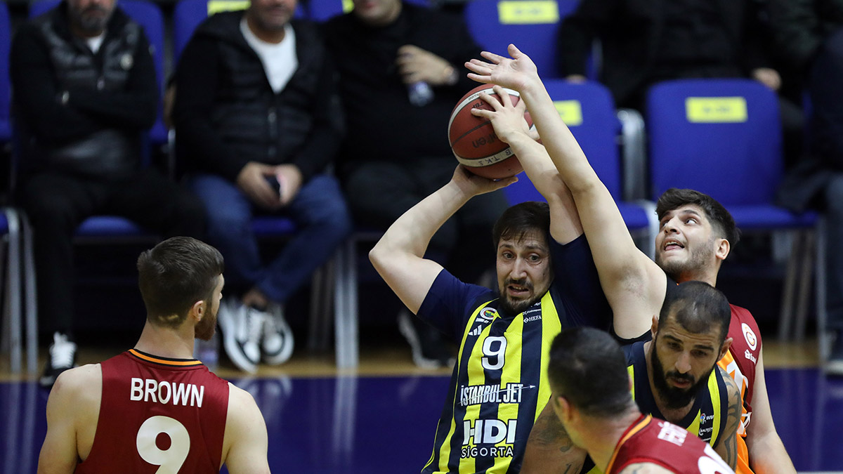 Fenerbahce Istanbul Jet 79 83 Galatasaray Fuzul Karsilasmasi