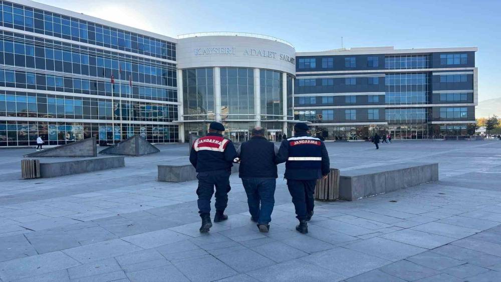 FETÖ İhraç Öğretmeni Jandarma Tarafından Yakalandı Kayseri’de FETÖ Üyeliğinden Aranan