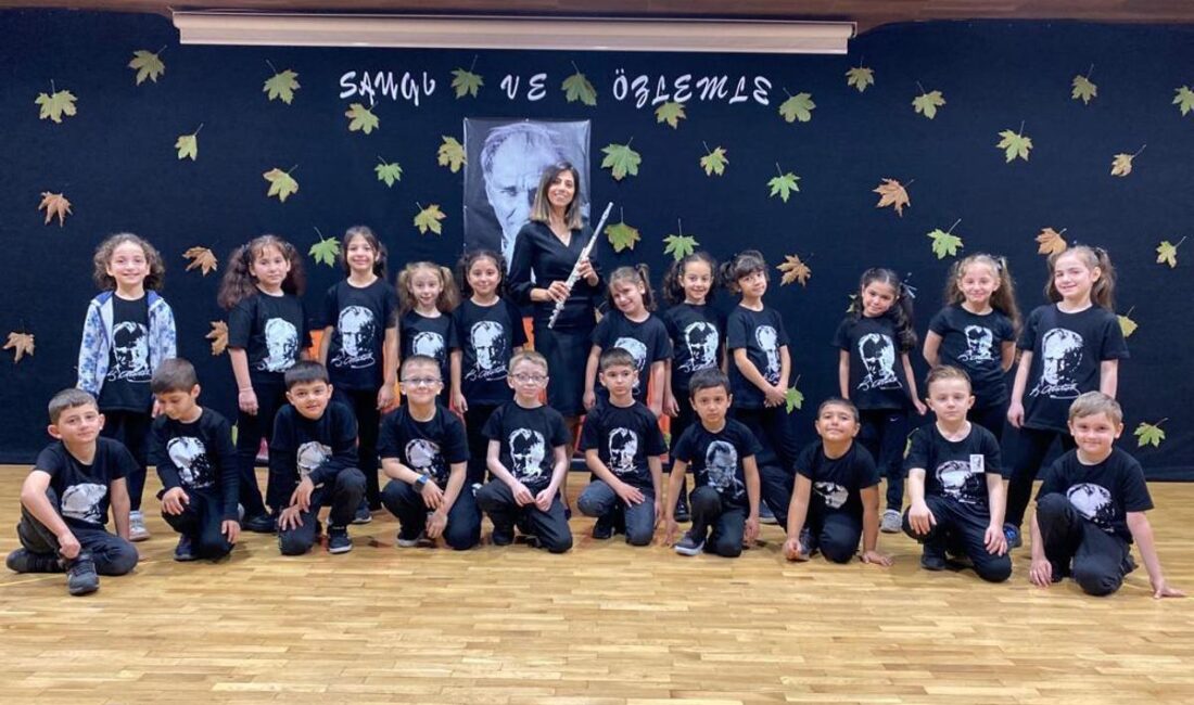 Balcı, Öğrencilerine Yapay Zeka Sürprizi Yaparak Mutluluklarını Fotoğrafladı Balcı, Öğrencilerine