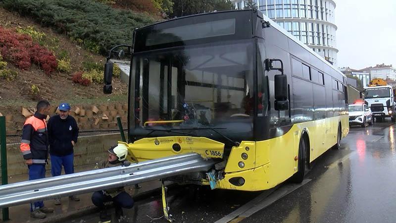 Kadıköy’de İETT Otobüsü Bariyere Saplandı Olay Yeri ve Saat Kadıköy’de