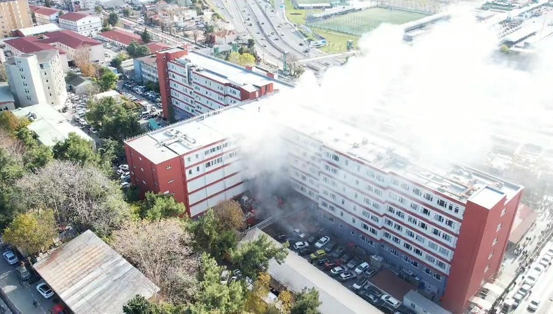 Fatih Samatya’daki Hastanede Depo YangınıHaberin BaşlıklarıFatih Samatya’daki Hastanede Depo YangınıOlay