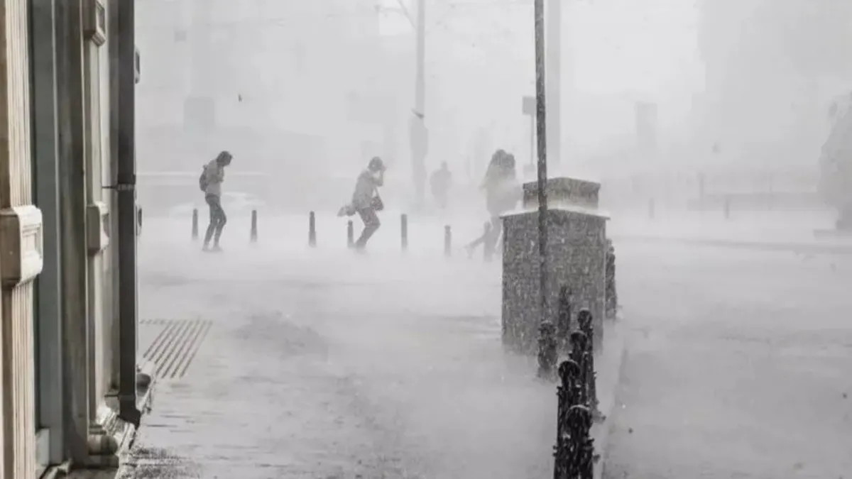 İstanbul’da Okullar Tatil Mi? Meteoroloji Uyarıyor! Mega Kent İstanbul Fırtına
