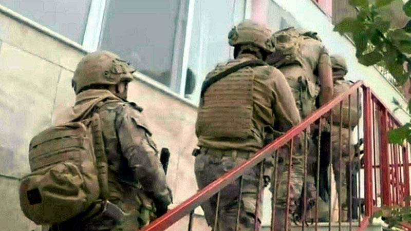 İzmir’de FETÖ/PDY Operasyonu: 12 Şüpheli Gözaltına Alındı, 1 Şüpheli Aranıyor