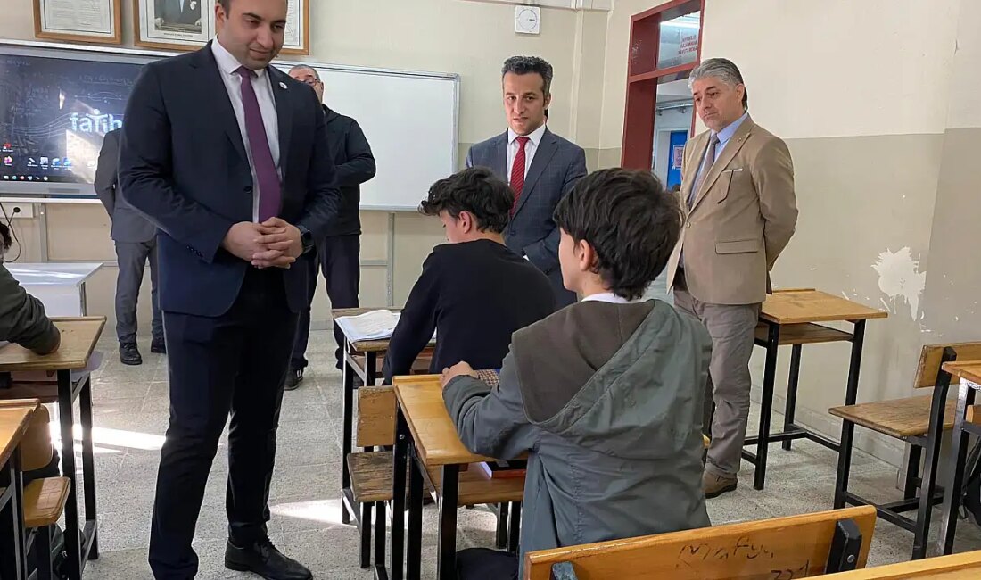 Ulus Kaymakamı Fırat Kadiroğlu ve İlçe Milli Eğitim Müdürü Levent