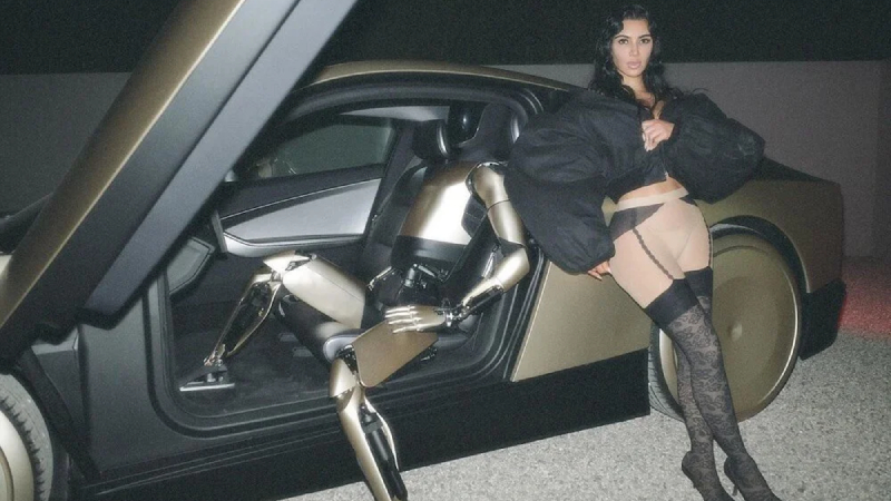 Kim Kardashian, Elon Musk’ın robotu ile çektiği pozlar interneti salladı