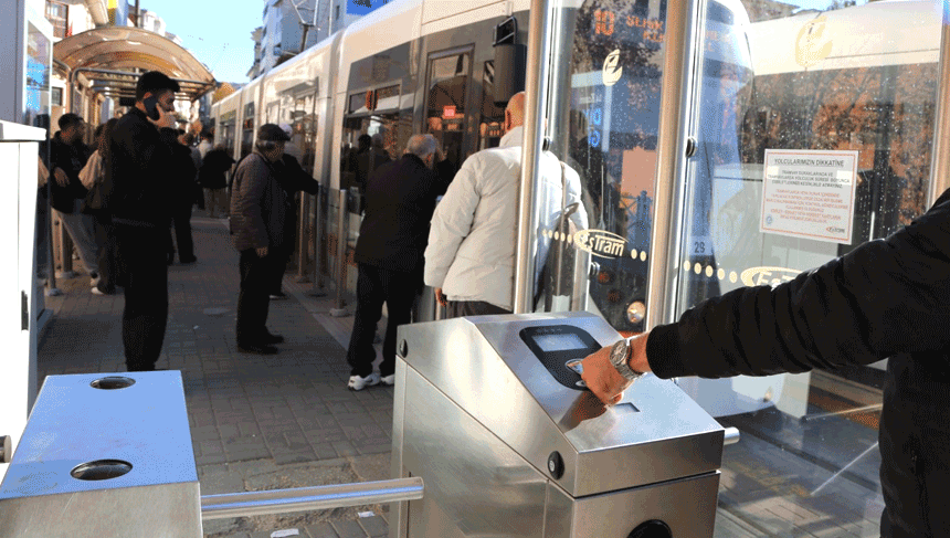 Eskişehir ESTRAM Abonman Kart Uygulaması Öğrenciler Tarafından Yoğun İlgi Gördü