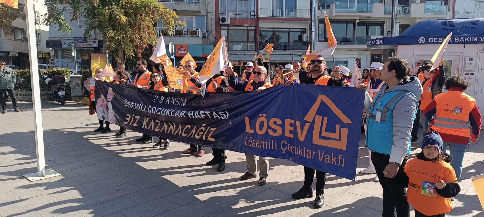 Lösemili Çocuklar Haftası’nda Dikkat Çekici Yürüyüş Lösemi Hastalığına Farkındalık Yaratıldı