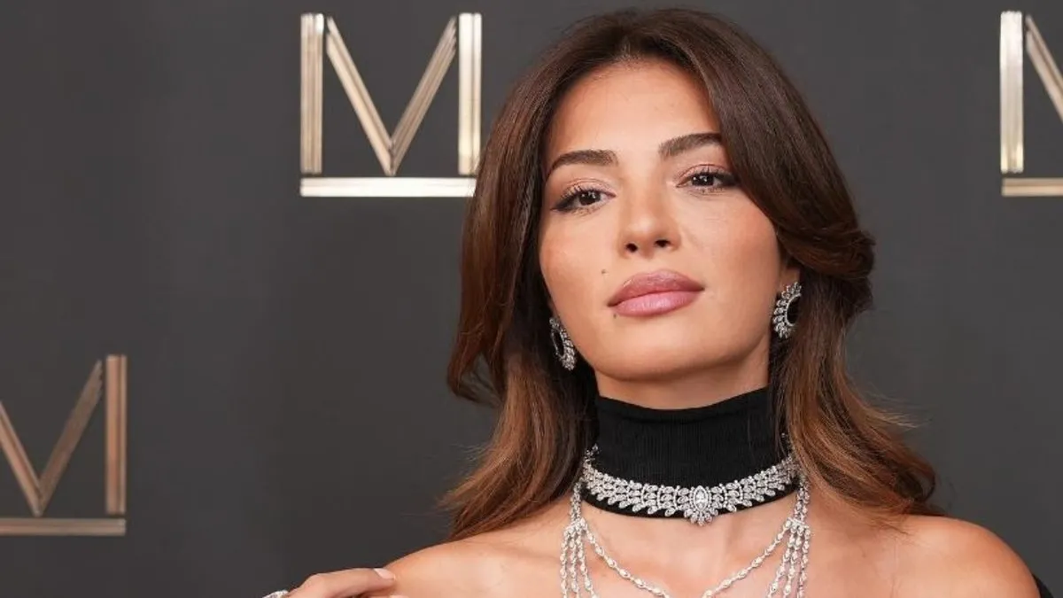 Melisa Asli Yazici ve Yusuf Yazici Ilk Cocuklarini Kucaklarina Almak