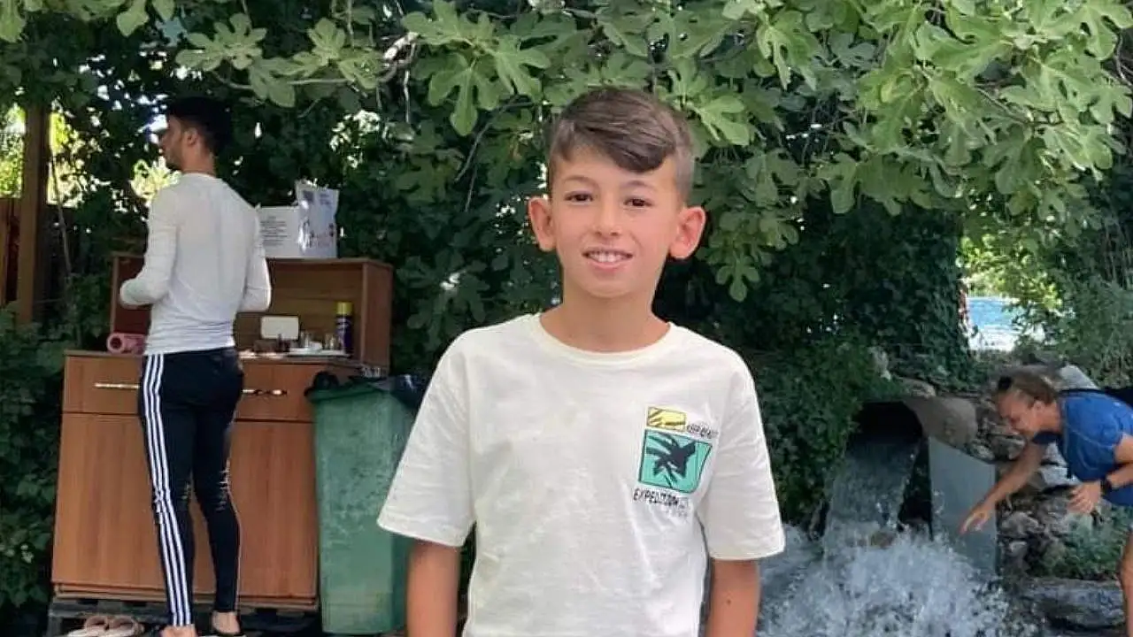 Milas'ın Yasa Boğan Ölümü: Minik Öğrenci Ahmet Ege Külahlı Hayatını Kaybetti Milasin Yasa Bogan Olumu Minik Ogrenci Ahmet Ege Kulahli Hayatini
