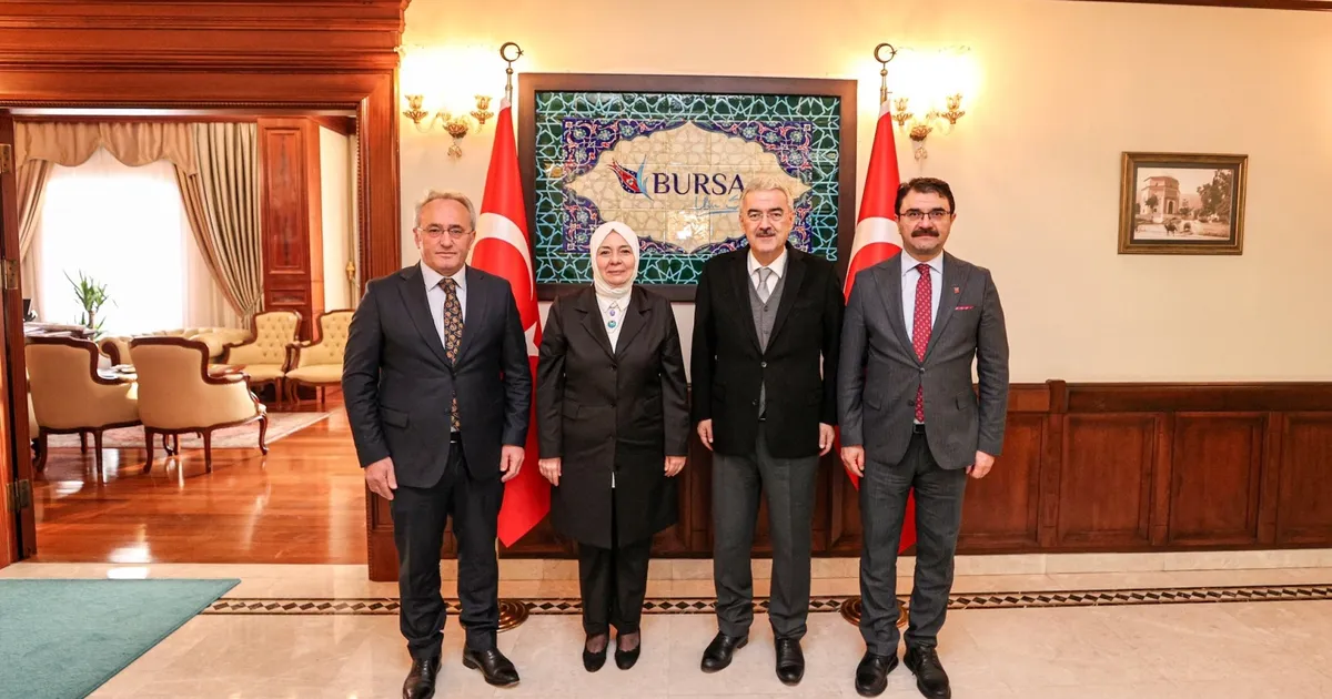 Özgün Başlık: Uluslararası Anadolu İmam Hatip Lisesi, “Resimlerle Ayetler” Sergisini