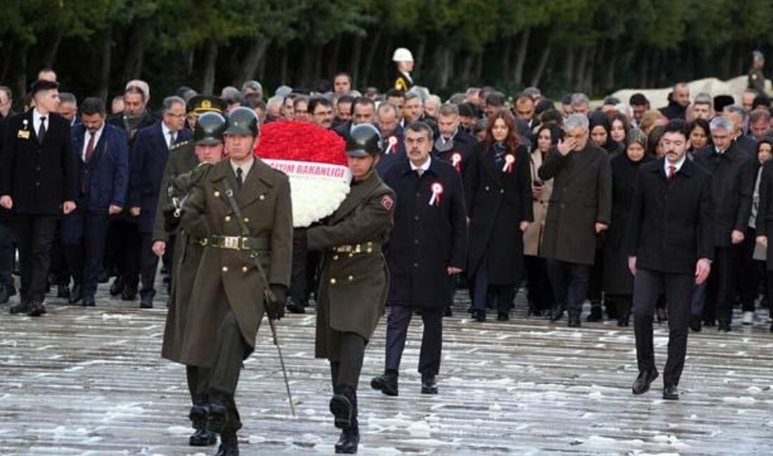 Milli Eğitim Bakanı Tekin Anıtkabir’i Ziyaret Etti Bakan Tekin, Öğretmenlerle