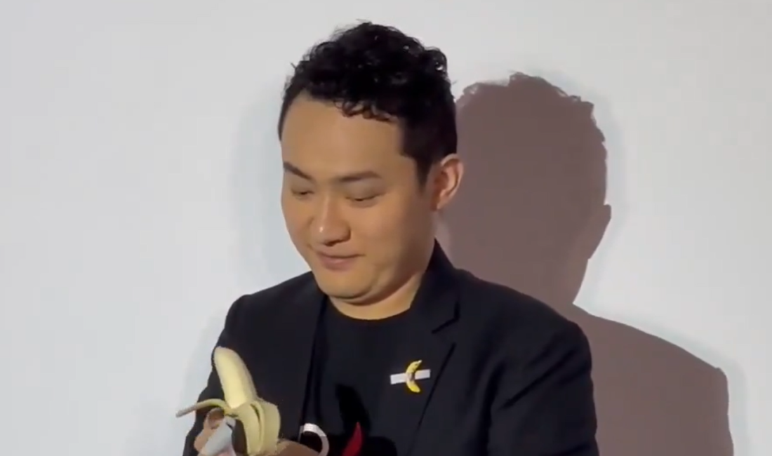 Justin Sun, Çinli kripto para platformu kurucusu, İtalyan sanatçı Maurizio