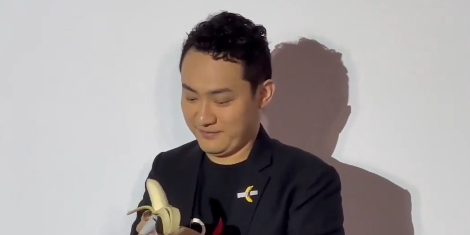 Justin Sun, Çinli kripto para platformu kurucusu, İtalyan sanatçı Maurizio