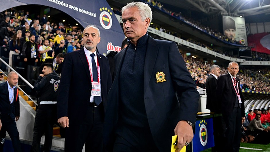 Jose Mourinho’dan Barcelona’nın Yıldızına Veto: Fenerbahçe Transferden VazgeçtiHaberin BaşlıklarıJose Mourinho’dan