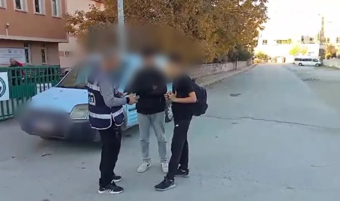 Kayseri’de Polisler 32 Kişiyi Sorguladı Narko-Okul Uygulaması Kapsamında Operasyon Kayseri’de