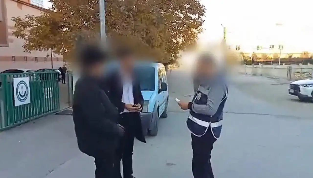 Narkotik ekiplerinden okul çevresinde uygulama