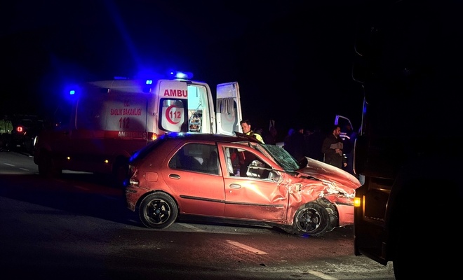 Öğrenci Servis Aracı İle Otomobil Çarpıştı: 6 Kişi Yaralandı Oltu-Narman