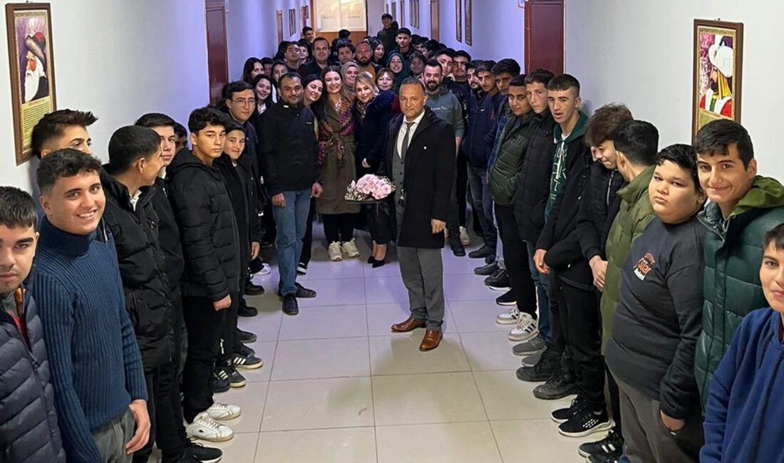 Özel Kozan Solar Akademi Öğrencilerinden Müdüre Öğretmenler Günü Sürprizi Öğrencilerin