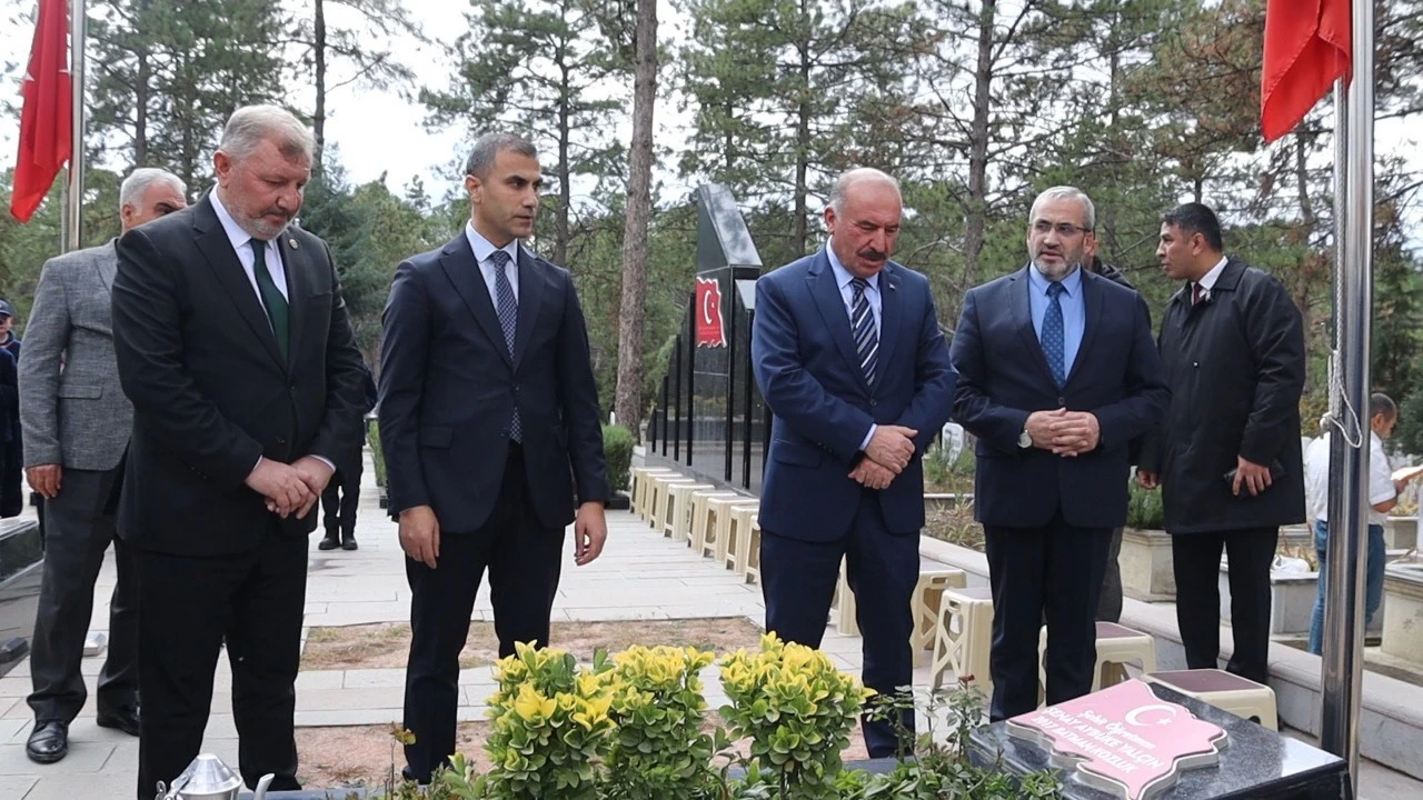 Ogretmen Aybukenin Ardindan Dualarla Anildi.webp