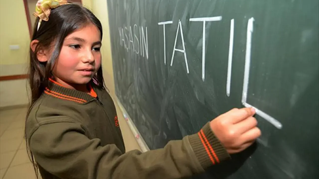 2024-2025 Eğitim Öğretim Yılında Okul Takvimi Sömestr Tatili Yarıyıl tatili,