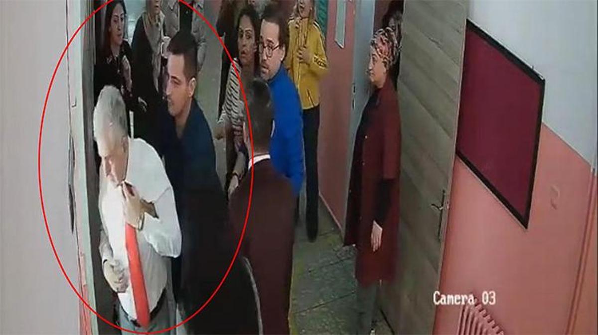 Okulda Ogretmenin Mudahalesiyle Panik Aninda Meslektas Kurtarildi