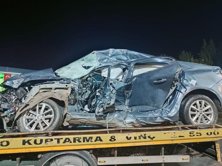 Otobüs Çarptığı Otomobili Sürükleyip Karşı Şeride Geçerek 1 Kişiyi Öldürdü. Tur otobüsü çarptığı otomobili sürükleyip, karşı şeride geçti: 1 ölü