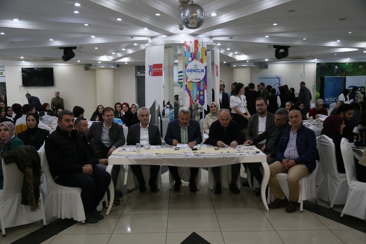 Rize'de Gençler Çalıştay Yaparak Sürdürülebilir Gelecek İçin Fikirlerini Tartıştı
